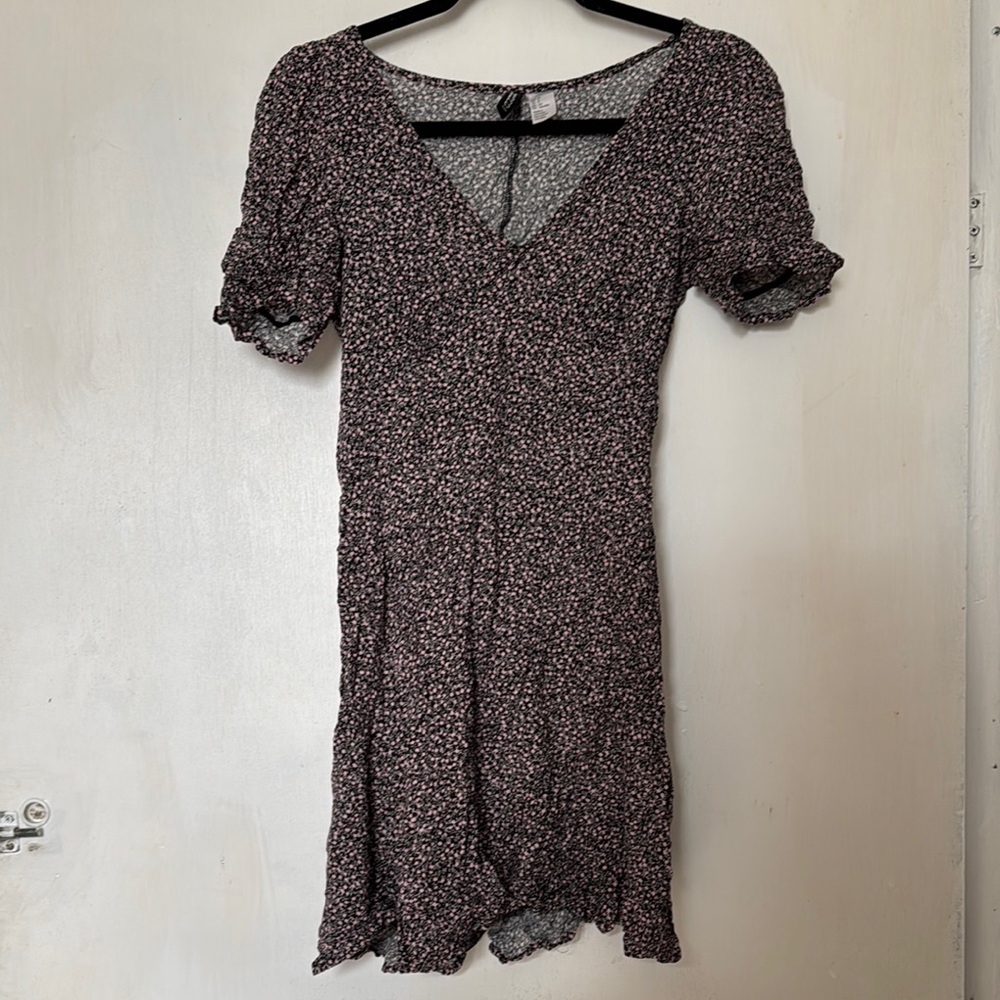H&M Black and White Ruffled Puff Sleeve Mini Dress